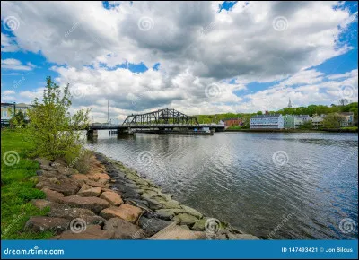 Vous savez aussi que l'eau est soit salée, soit...