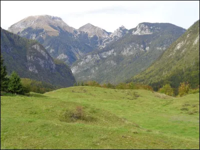 Parmi ces stations de sports d'hiver, laquelle ne se situe pas dans les Alpes slovènes ?