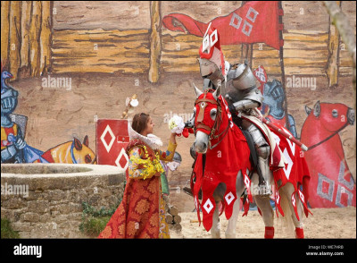 Quel chevalier arrive ensuite et parle avec la pastourelle ?