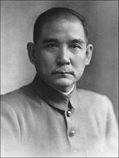 Qui a été le premier président de la république de Chine en 1912 et l'un des fondateurs du Kuomintang ?