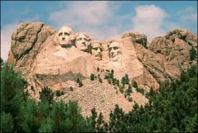 Le président John Fitzgerald Kennedy est-il représenté sur le Mont Rushmore ?