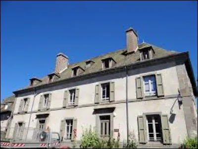 Nous sommes en Occitanie, à Thérondels. Village de l'arrondissement de Rodez, il se situe dans le département ...