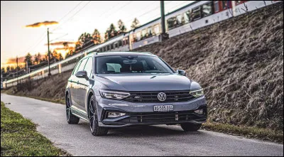 Quel constructeur automobile produit la Passat ?