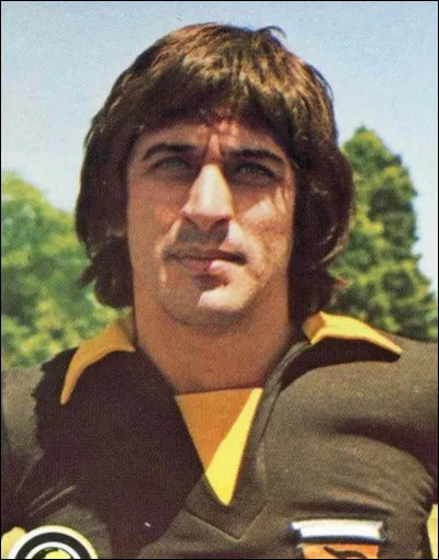 Est parrainé, c'est le...