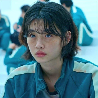 Des gens jouent à des jeux sanguinaires pour de l'argent.