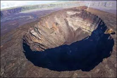 Géographie et Monuments : Quel volcan se trouve à la Réunion ?