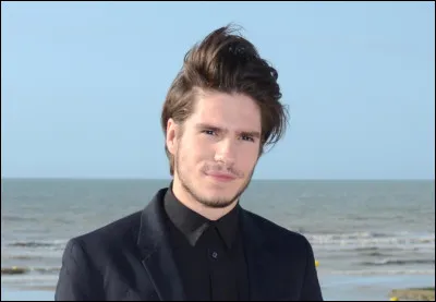 Cet acteur joue pour la Comédie-Française. Cette affirmation est-elle vraie ?