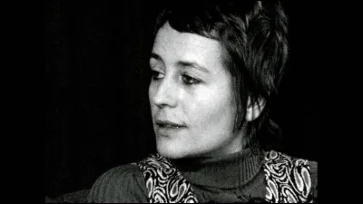 Cette actrice joue pour la Comédie-Française. Cette affirmation est-elle vraie ?