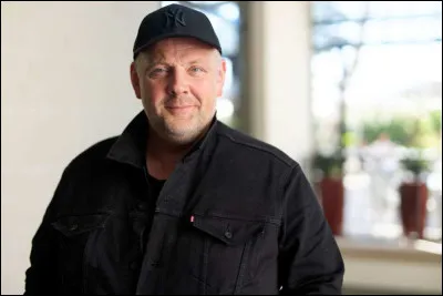 Il est ... de dire que cet acteur est pensionnaire ou sociétaire de la Comédie-Française.