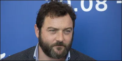 Il est ... de dire que cet acteur est pensionnaire ou sociétaire de la Comédie-Française.