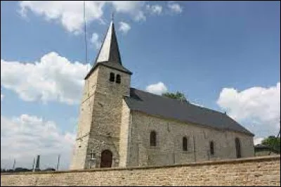 Vous avez sur cette image l'église Saint-Denis, à Mogues. Village du Grand-Est, dans l'arrondissement de Sedan, il se situe dans le département ...