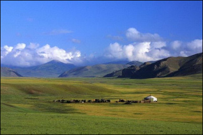 Au XIIIe siècle, quel grand chef a fait de la Mongolie le plus grand empire de l'histoire ?