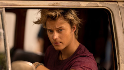 2e place : Qu'emprunte JJ à son cousin pour tenter de libérer John B de prison ?