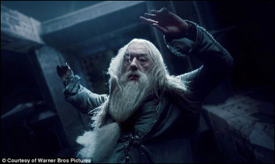 8e place - vrai ou faux : Dumbledore se fait tuer par Drago dans le 6e volet.