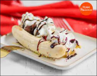 Gastronomie : Quel parfum de glace accompagne la vanille et le chocolat dans un Banana Split traditionnel ?
