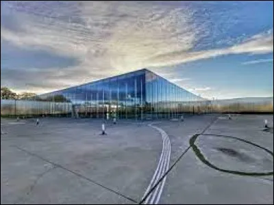 Arts : Dans quelle ville française, le Louvre a-t-il une antenne ?