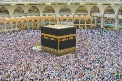 Où se trouve la pierre noire ?