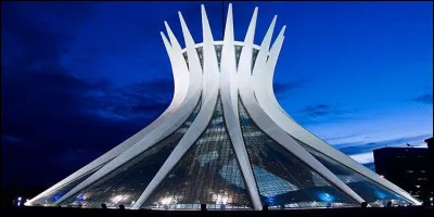 Quel architecte a construit la cathédrale de Brasilia ?