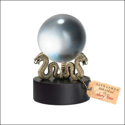 Elle était présente quand Harry prend la prophétie dans le 5e volet.