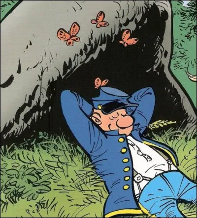 Dans la BD "Les Tuniques bleues", quel est le grade de Blutch ?