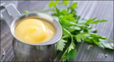 Gastronomie : Lequel de ces ingrédients n'est pas nécessaire pour créer une mayonnaise ?