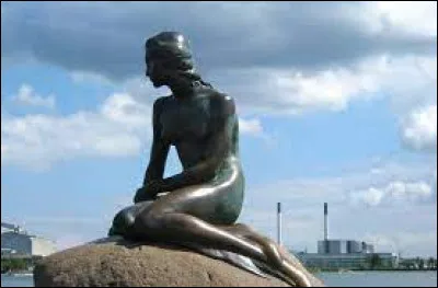 Géographie et Monuments : Dans quelle ville peut-on admirer la statue de La Petite Sirène ?