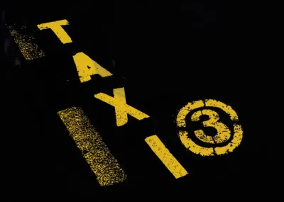 Au début du film Daniel se fait poursuivre par la gendarmerie qui a une nouvelle arme ultime. Il s'agit d'une voiture. Laquelle de ces voitures est-ce ?