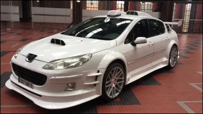 À partir du quatrième film un gros changement, et pas des moindres, car le taxi a changé de modèle. Lequel est-ce ?