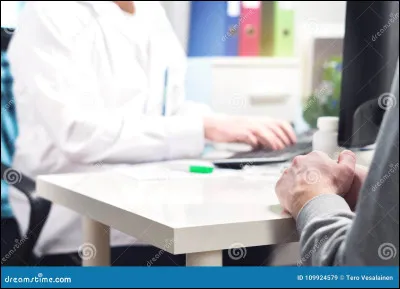 La principale, Mme Desbois te fait t'asseoir sur une des chaises en face de son bureau et prend soudain un air sérieux. Tu commences à t'inquiéter mais elle te rassure en te disant que rien de grave ne s'était passé. En réalité, elle voulait que tu participes à un projet citoyen organisé par le collège. Que lui réponds-tu ?