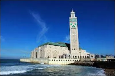 Géographie et monuments : Quel nom de roi porte cette célèbre mosquée de Casablanca ?