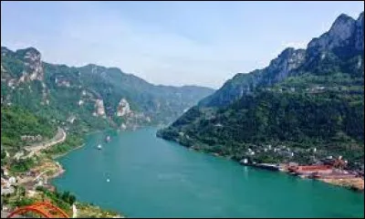 Géographie et monuments : Combien de pays sont traversés par le fleuve Yangtze ?