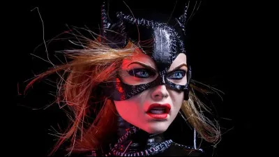 Qui est cette femme masquée ?