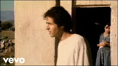 Avec qui Jean-Jacques Goldman chante-t-il la célèbre chanson "Là-bas", sortie en 1987 ?