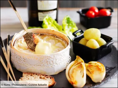 Quand vous aurez mangé le contenu cette boîte chaude accompagné de patates et charcuterie variée, vous n'aurez plus faim !