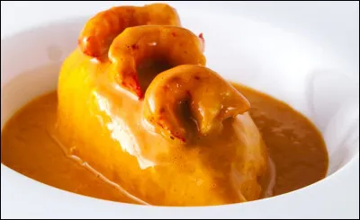 Avec quelle sauce à base de beurre d'écrevisse sont agrémentées ces quenelles ?