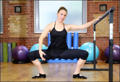 Quest-ce qui est important lorsquon effectue un grand plié à la barre en première position ?