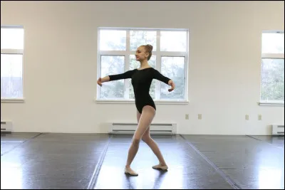 Quand on fait une pirouette retirée, où la jambe en lair doit-elle être placée sur la jambe de terre ?