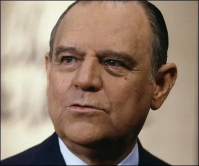 Qui était ce Raymond (1924-2007), économiste, homme d'État, Premier ministre de 1976 à 1981 ?