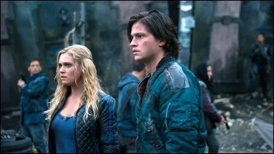 Qui a pausé le premier pied sur Terre ?