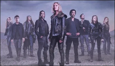 Dans l'épisode 5, par qui Octavia se fait prendre après une terrible chute ?