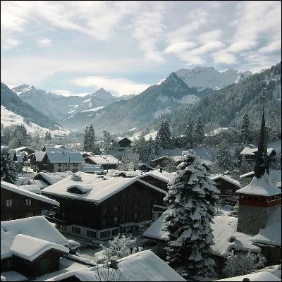 Laquelle de ces stations de ski se situe dans le canton suisse de Berne ?