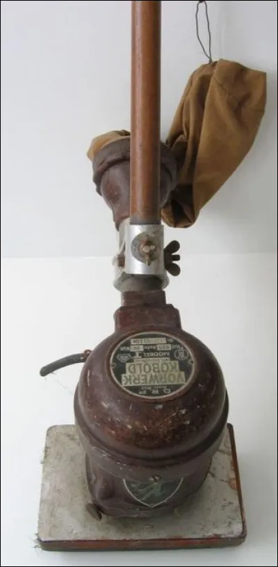 En 1949, un million de ces aspirateurs a été vendu. Quel était leur nom ?