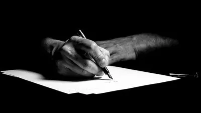 Quel &eacute;crivain est l'auteur du roman ''L'homme qui pleure de rire'' ?