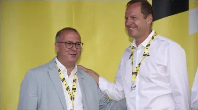 Sur cette photo, on peut apercevoir à gauche le maire de Belfort Damien Meslot et à droite le directeur du Tour de France, mais quel est son nom ?