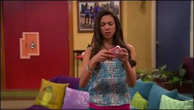 Kira Korasin joue Pheobe Thundermans.