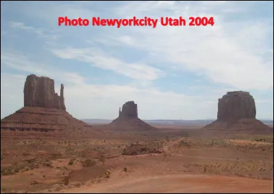 Quel est ce site naturel en M remarquable pour ses formations géomorphologiques, situé à la frontière entre l'Arizona et l'Utah ?