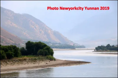 Quel est ce fleuve en Y, le plus important de Chine et d'Asie avec une longueur de 6 380 Km qui prend sa source au Tibet ?