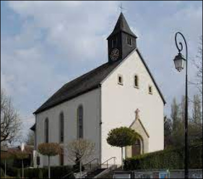 Nous commençons notre balade au pied de l'église Saint-François-d'Assise, à Brinckheim. Village proche des frontières suisses et allemandes, il se situe dans le département ...