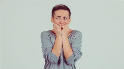 Tu dois rendre deux devoirs pour demain, et tu n'as pas commencé à travailler. Par lequel commences-tu ?