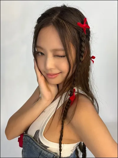 De quels instruments de musique sait-elle jouer ?